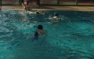 Les ENF2 découvrent la nage avec palme 